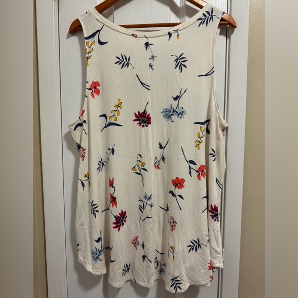 Old Navy floral luxe tank top - XXL - Picture 2 of 3